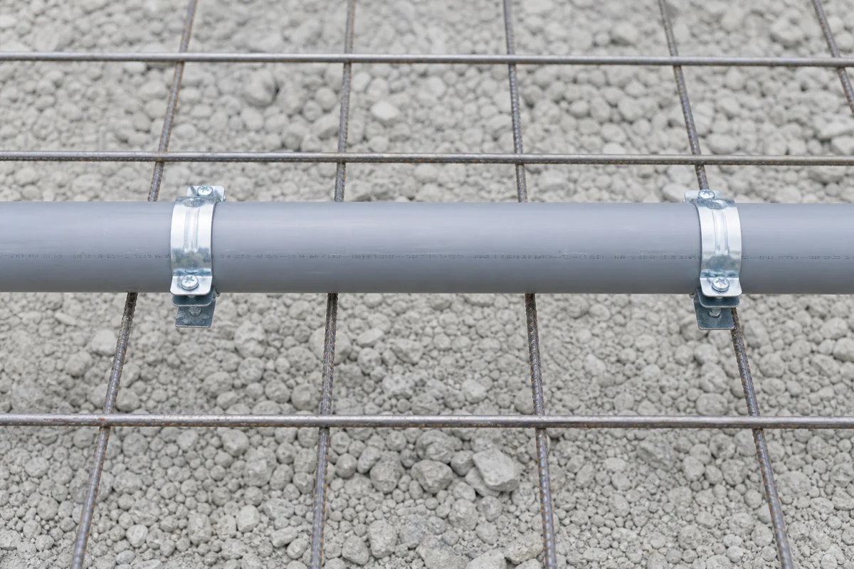 passage tuyaux pvc dans dalle béton